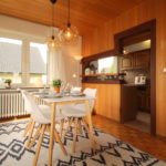 Essbereich mit Blick zur Küche nach dem Homestaging durch Nicole Biernath von Blickfang Homestaging in Soest