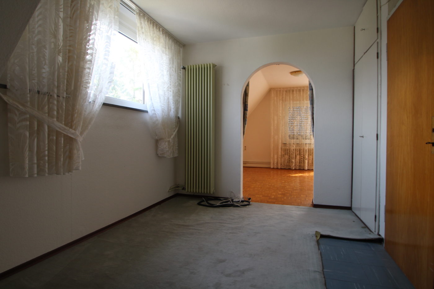 Ankleidezimmer vor dem Homestaging durch Nicole Biernath von Blickfang Homestaging in Soest