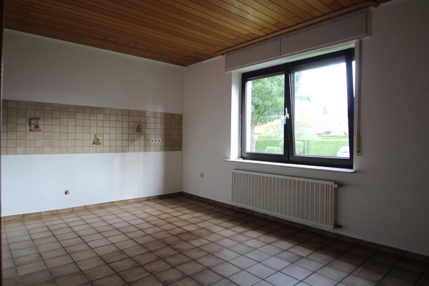 Vorher Foto der Küche. Küche vor dem Homestaging durch Blickfang Homestaging in Soest